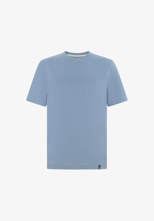 Effen lichtblauw T-shirt met korte mouwen en ronde hals, voorzien van een klein zwart label aan de onderzoom, op een witte achtergrond.