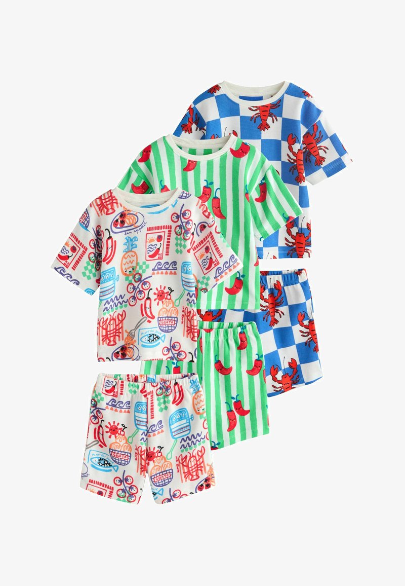 Trois ensembles assortis pour enfants composés d'un t-shirt à manches courtes et d'un short, avec des motifs colorés : homards sur fond à carreaux bleus, piments rouges sur rayures vertes, et imprimés de fruits variés.
