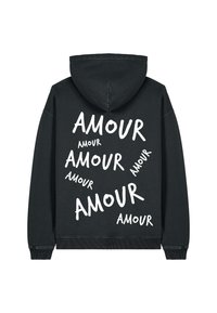 Felpa nera con cappuccio regolabile. Presenta la scritta bianca "AMOUR" di diverse dimensioni e orientamenti sulla parte posteriore. Realizzata in tessuto morbido.