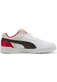 Hvide lædersneakers med perforerede detaljer og en grå swoosh. Har røde og beige accenter på hælen og tungen. Gummisål.