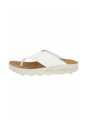 Hvide flip-flop sandaler med en tekstureret overdel, der har en tynd rem og en spraglet platformsål med en bølget kant.