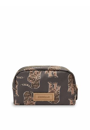 Bruine cosmeticatas met een tijgerpatroon, ritsluiting en een goudkleurige logoplaat. Gemaakt van duurzaam materiaal met een matte afwerking.