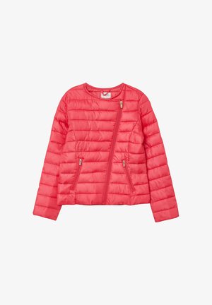 Veste rembourrée de couleur rose vif. Dotée de piqûres horizontales, d'un col rond et d'une fermeture éclair frontale en biais avec deux poches zippées sur les côtés.