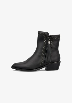 Schwarze Knöchelstiefel aus Leder, mit Nietenakzenten, einem seitlichen Reißverschluss, einem Quasten-Detail und einem niedrigen Blockabsatz.