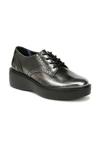Scarpa oxford in pelle nera con finitura lucida, design con lacci e suola testurizzata a contrasto. Presenta dettagli brogue lungo i lati.