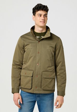 Wrangler INSULATED FIELD FOR REGULAR FIT . - Lichte jas - ivy green