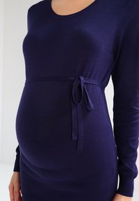Zalando Essentials Maternity Stickad tröja - dark blue
