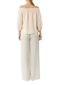 comma CARMEN beżowy