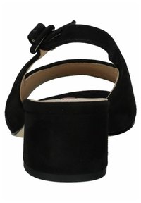 Sandalo con tacco in suede nero, dotato di cinturino e chiusura a fibbia, con apertura sul retro e tacco a blocco di altezza media. Fodera interna liscia.