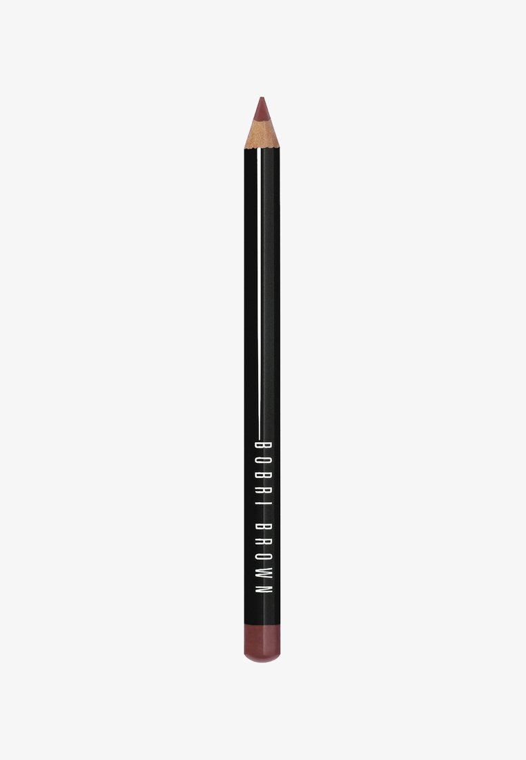 Bobbi Brown lippenpotlood in een zwarte verpakking met witte tekst, voorzien van een geslepen, bordeauxrode punt. Vloeiende, matte afwerking, slank ontwerp.