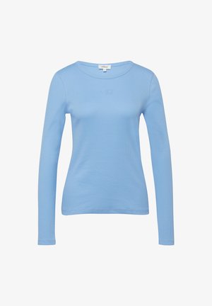 Lichtblauw, nauwsluitend langärmelig shirt met ronde halslijn en klein geperst logo op de borst, gemaakt van geribd stof.