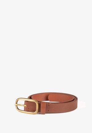 Ceinture en cuir marron avec une boucle rectangulaire dorée et une texture lisse, enroulée en forme de boucle. Design classique avec des coutures minimales.