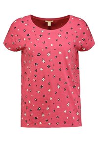 Camiseta de manga corta rosa con cuello redondo, que presenta un pequeño estampado floral en blanco y negro sobre una tela texturizada.