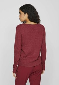 VILA VIRIL V-NECK L/S  NOOS - Stickad tröja - cabernet