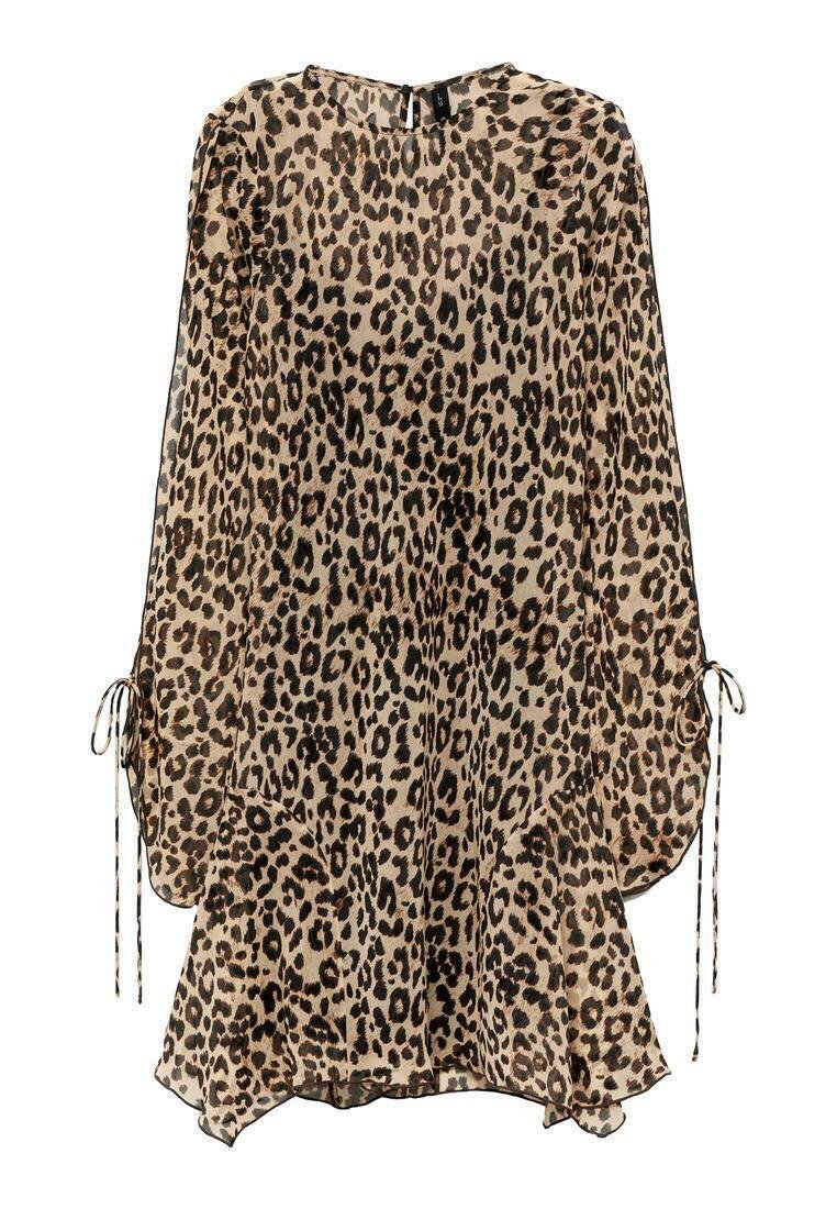 Chiffonbluse mit Leopardenmuster, langen Ärmeln, Kordelzug-Manschetten und einer lockeren Silhouette. Helle beige Basis mit dunkelbraunen Flecken.