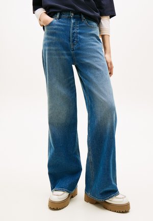Tommy Jeans, CLAIRE HIGH RISE WIDE LEG JEANS - Wide Leg - denim medium