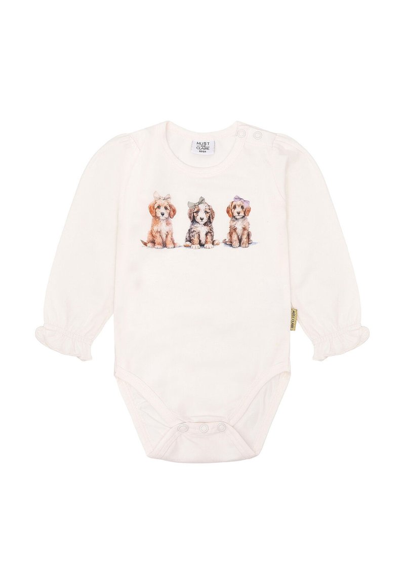 Weißes Babybodysuit mit langen Ärmeln und Druckknöpfen, das eine Illustration von drei Welpen mit Schleifen auf ihren Köpfen zeigt. Weiche Stofftextur.