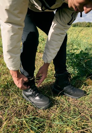 BUGABOOT™ CELSIUS - Hikingsko - black/shark