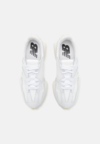 New Balance U327 UNISEX - Αθλητικά παπούτσια - white/sea salt