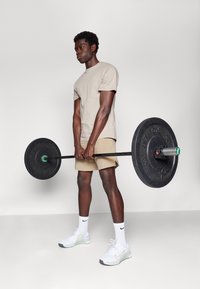 Nike Performance PRIMARY - Camiseta deportiva - khaki