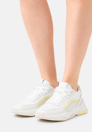 MIKA - Joggesko - white/lemon