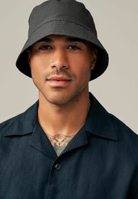Next TEXTURED SEERSUCKER BUCKET  - REGULAR FIT - Hatte - grey