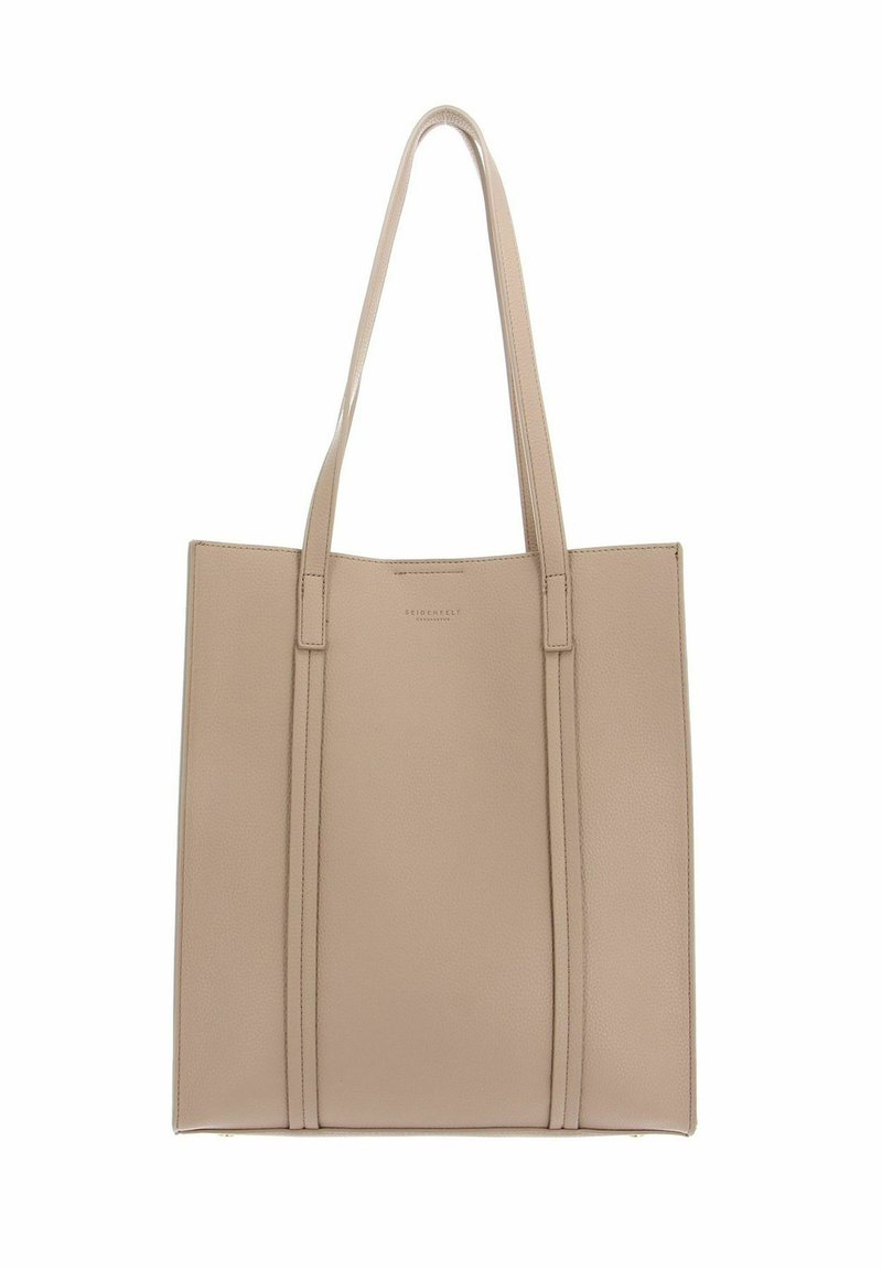 Sac cabas en cuir beige avec deux longues anses, forme rectangulaire, texture lisse et branding discret sur le devant.