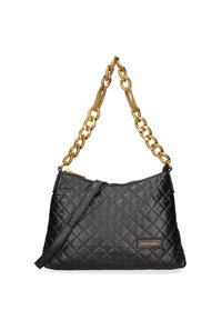 Gequilted zwarte leren handtas met gouden kettingaccenten en een afneembare schouderband, voorzien van een ritsluiting en een logo-label.