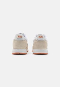 ASICS SportStyle LYTE - Sportcipő - white/cream