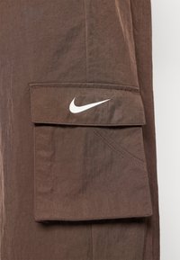 Nike Sportswear ESSNTL - Παντελόνι cargo - baroque brown/sail