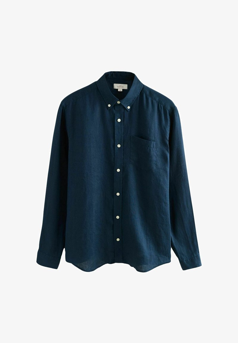 Marineblaue, langärmelige Button-Down-Bluse mit Kragen, ausgestattet mit einer aufgesetzten Tasche, weißen Knöpfen und einem weichen, strukturierten Leinenstoff.