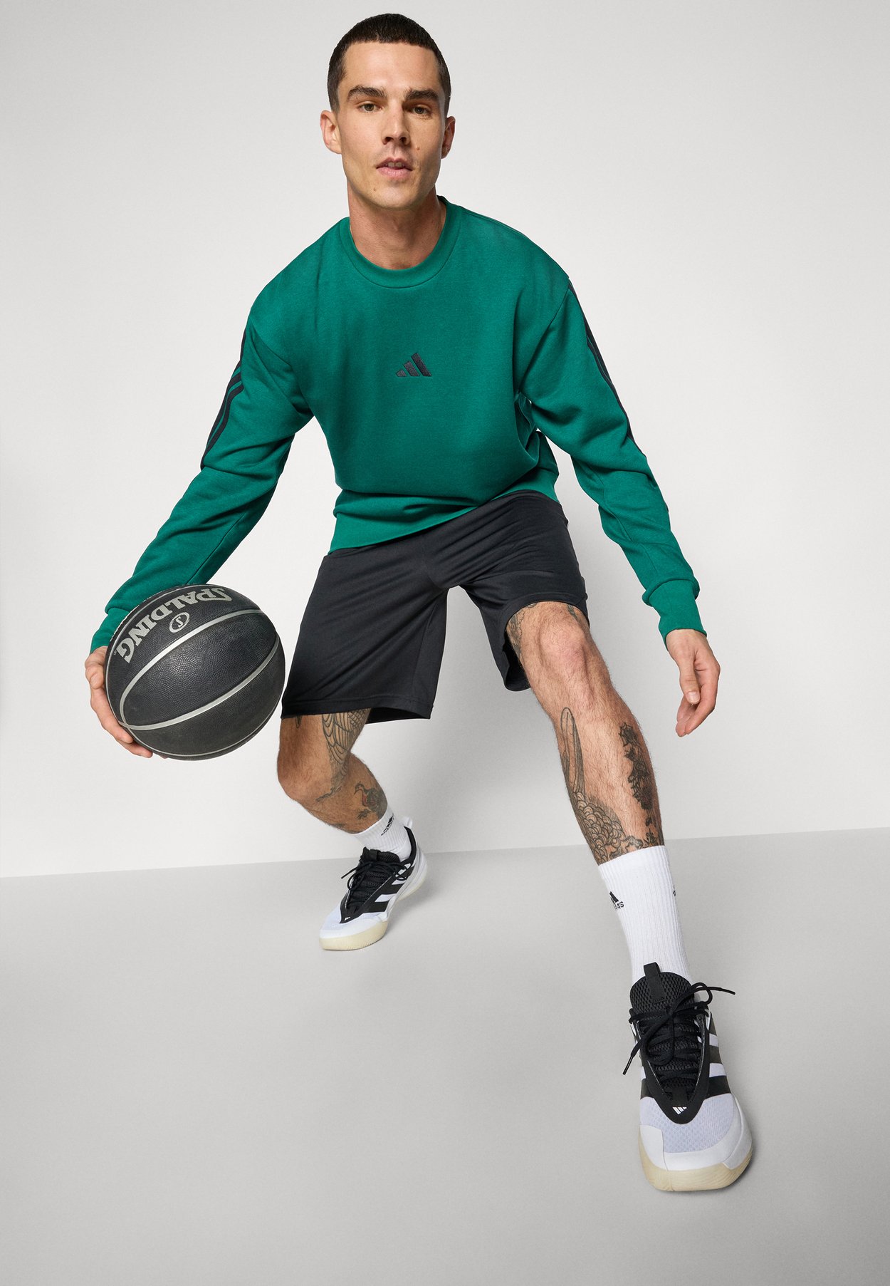ESSENTIALS THREE STRIPES FLEECE