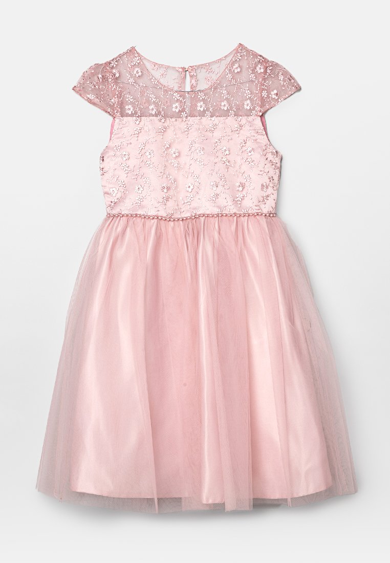 Robe rose avec des manches en dentelle et des motifs floraux brodés. Jupe en tulle ajoutant du volume, avec une fermeture à bouton à l'arrière.