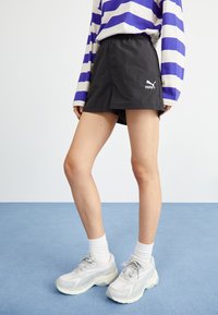 Puma - CLASSICS LINE - Shortsit - black Pienoiskuva 1