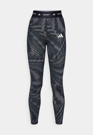 Leggings negre și gri cu un model, cu o croială strânsă, realizate dintr-un material neted, având o talie elastică etichetată "TECHFIT" și un logo cu trei dungi.