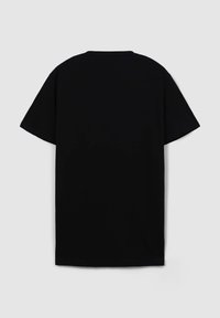 Maglietta nera a maniche corte con taglio dritto e scollo rotondo. Tessuto morbido; nessun logo o motivo visibile; vista posteriore semplice.