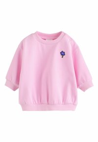 Sudadera rosa con cuello redondo, mangas abullonadas y ribete acanalado. Presenta una pequeña flor morada bordada en el lado izquierdo del pecho.