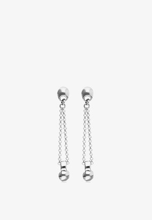 Boucles d'oreilles pendantes en argent avec clous, composées de deux fines chaînes se terminant par de petites perles polies aux formes irrégulières.