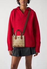 Guess - SILVANA 2 COMP MINI TOTE - Geantă de mână - cognac Imagine miniatură 1