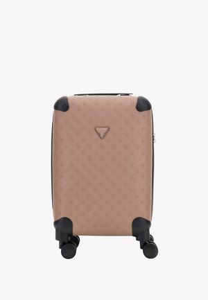 Valigia rigida di colore marrone chiaro con motivo in rilievo, dettagli neri e ruote piroettanti. Dotata di una maniglia superiore e dettagli del logo sulla parte anteriore.