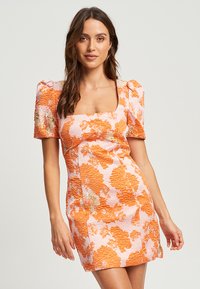 BWLDR DEVON - Etui-jurk - orange jacquard