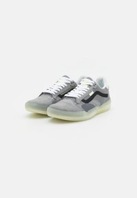 Vans EVDNT ULTIMATEWAFFLE UNISEX - Sapatilhas - static frost grey/white