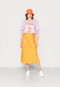 Monki T-shirt estampada - garden love