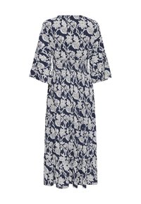 Tengerészkék midi ruha fehér virágmintával, háromnegyedes bő ujjakkal és ráncolt derékrésszel.