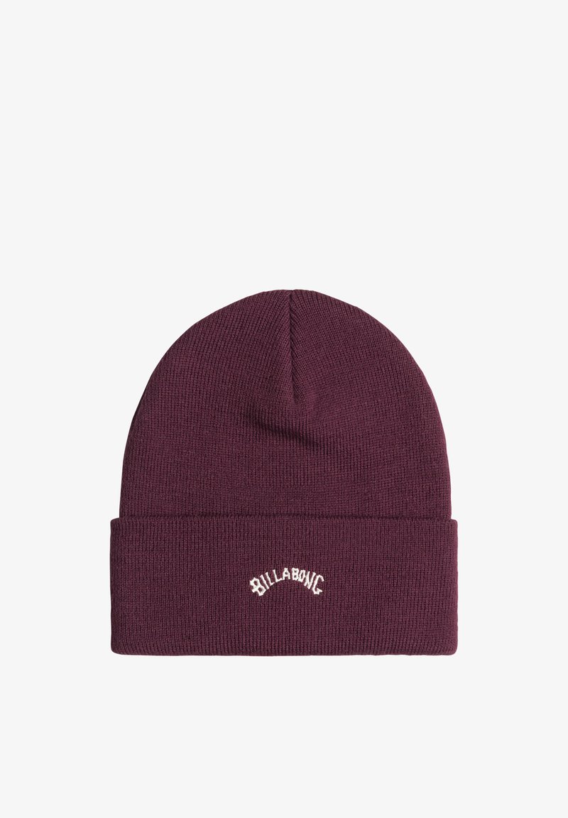 Bonnet en tricot bordeaux avec un revers. Présente un logo "Billabong" brodé en blanc. Fabriqué en matériau doux et extensible avec une texture côtelée.