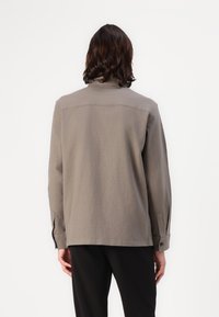 TOM TAILOR OVERSHIRT - Chemise - smokey olive green