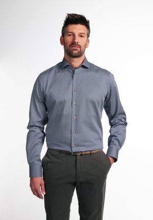MODERN FIT - Chemise - braun blau