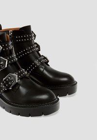 PULL&BEAR Botines bajos - black
