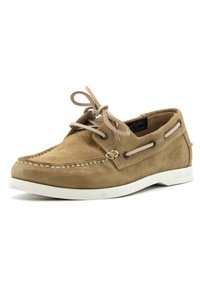 Mocassino da barca in suede beige con suola in gomma bianca, punta tonda, design con lacci e cuciture decorative lungo il bordo. Logo del marchio in rilievo sui lati.