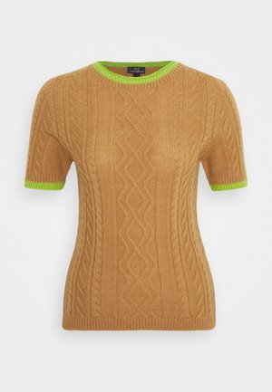 Kortærmet strikket sweater i tan med et struktureret kabelmønster. Har en lys grøn ribbet udskæring og ærmeakcenter.
